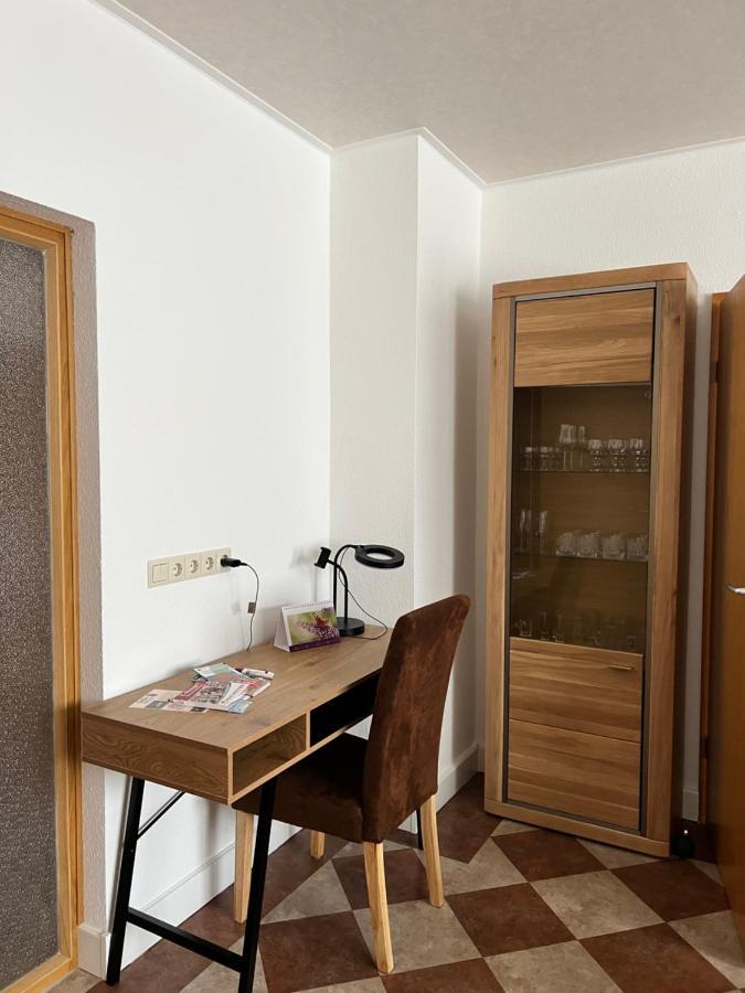 Sehr Schoene Wohnung,Komplett Neu Eingerichtet Limabach - Oberfrohna Eksteriør billede